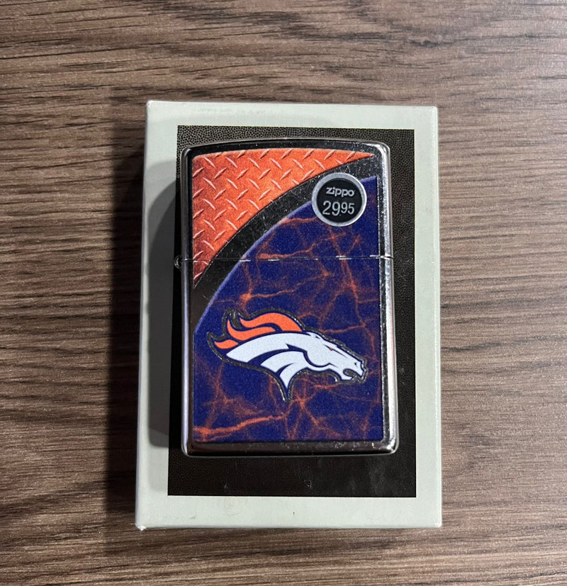 Encendedor zippo 29360 Denver Broncos 2018 reverso acabado cromado St-